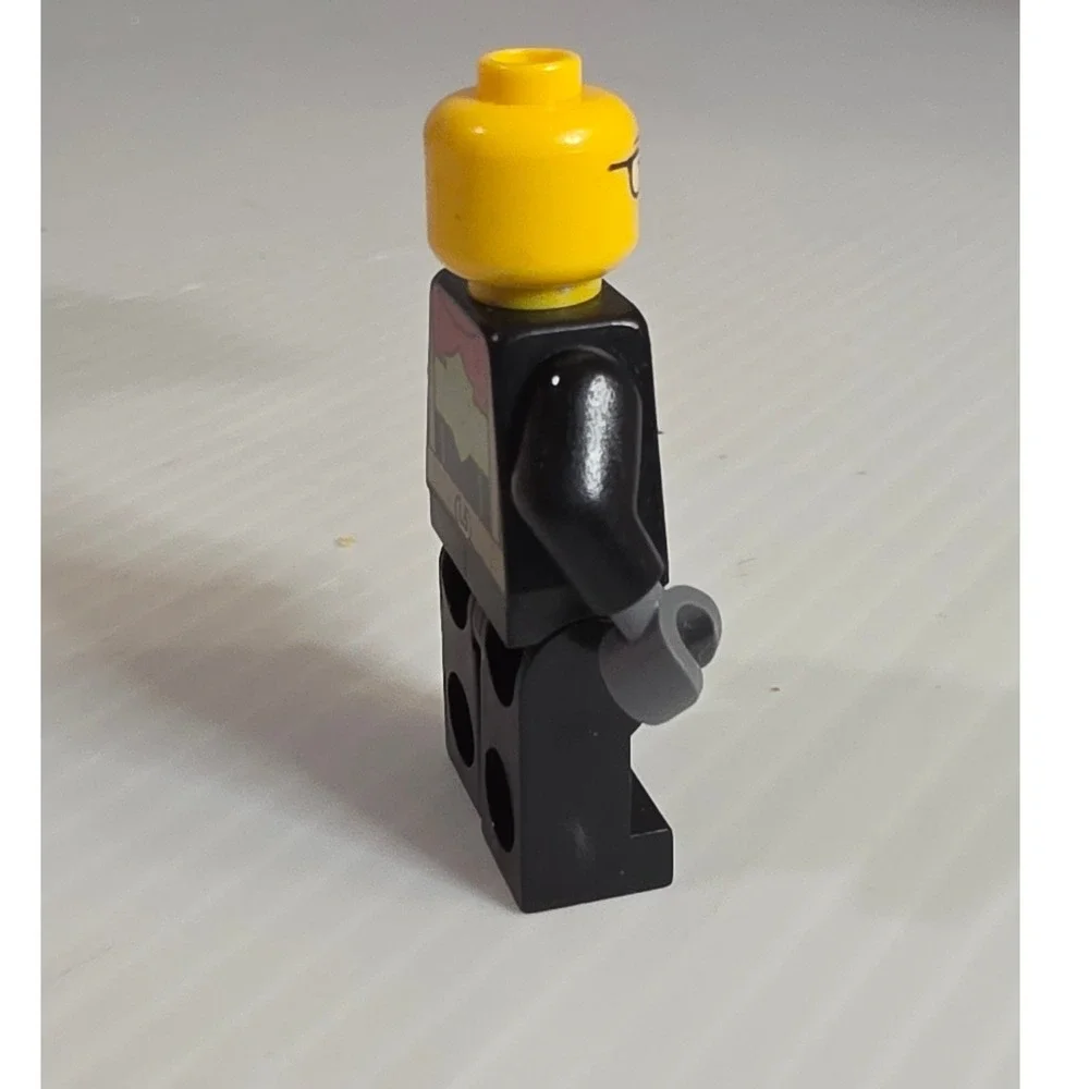 LEGO Minifigure Small Black Yellow Excellent‎ cty0640